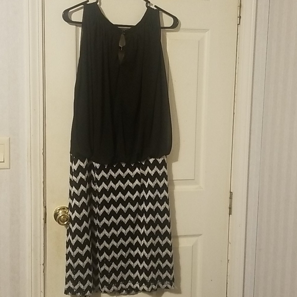 Black and white dress - Picture 1 of 4